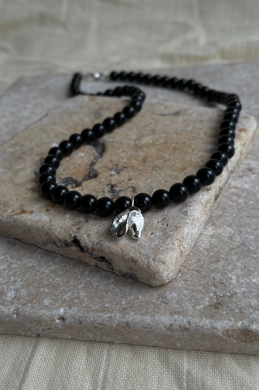 Petal Onyx Halskæde med vedhæng