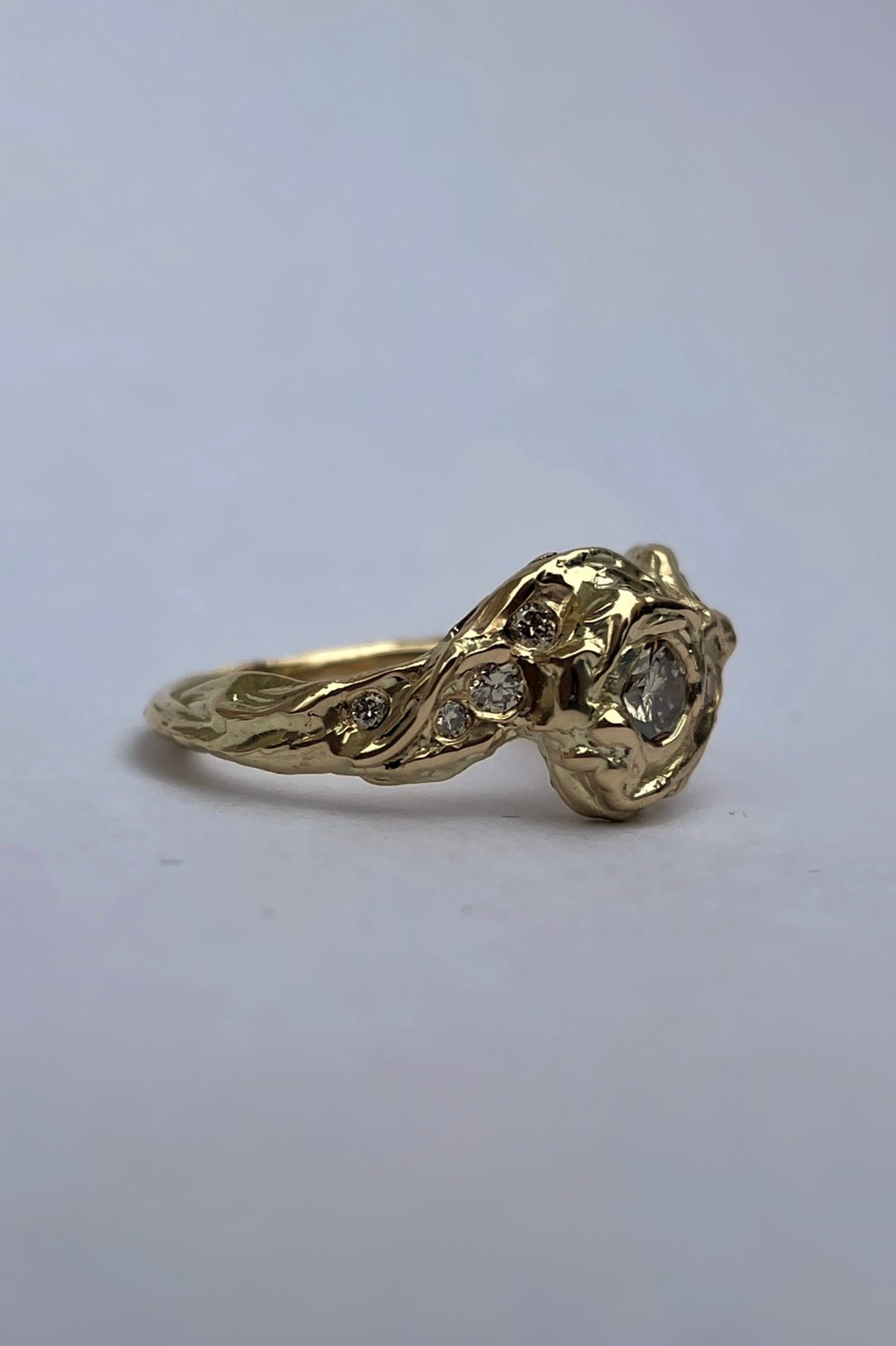 Solstice Guldring set fra siden