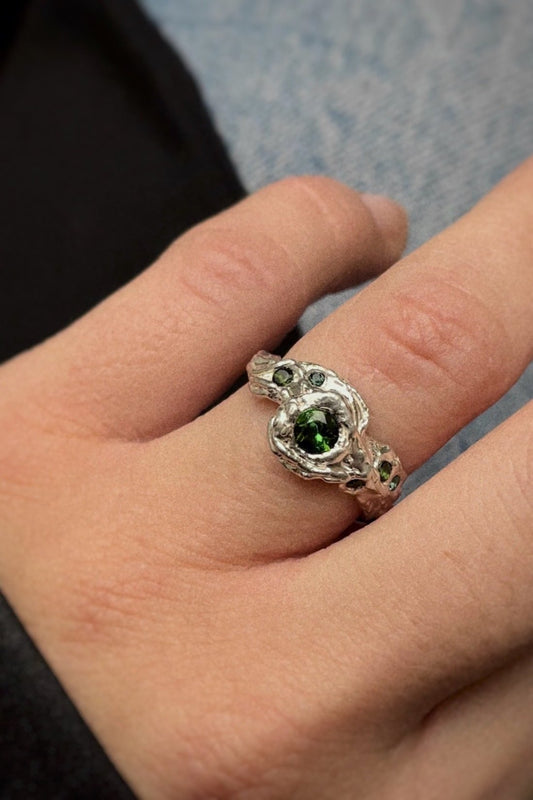 Solstice Turmalin Ring på finger